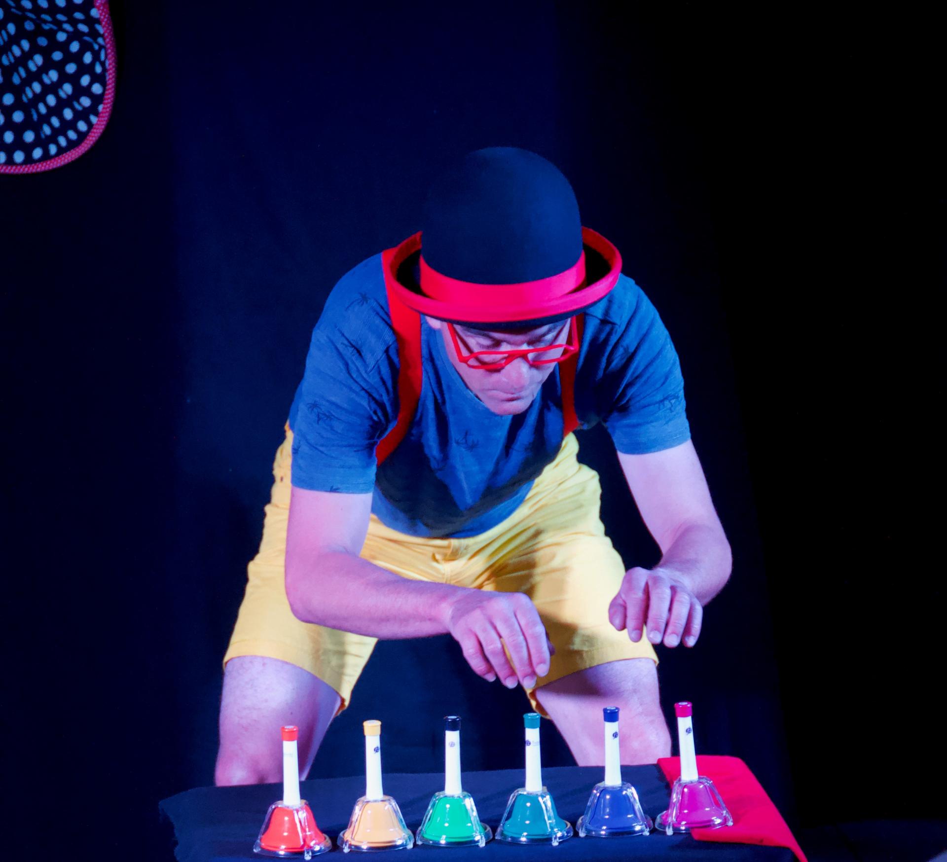 Le petit cabaret piston cloches